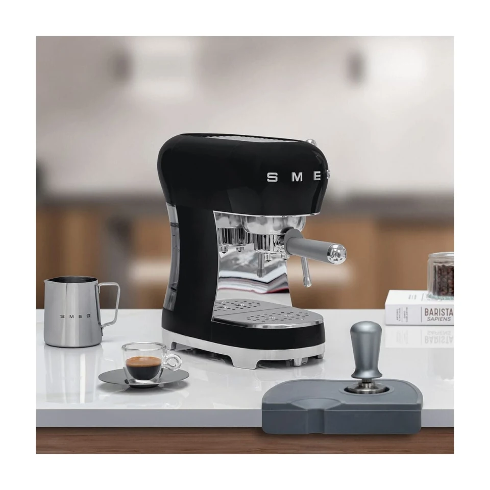 SMEG ESPRESSO APARAT ZA KAVU ECF02BLEU CRNA